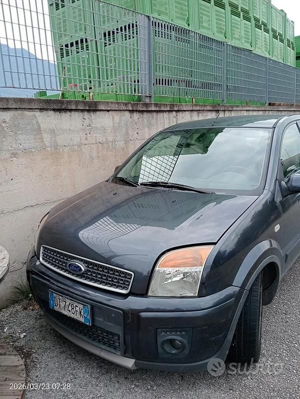 Usata Ford Fusion Titanium 68 CV (50 kW) 2009 Grigio Utilitaria