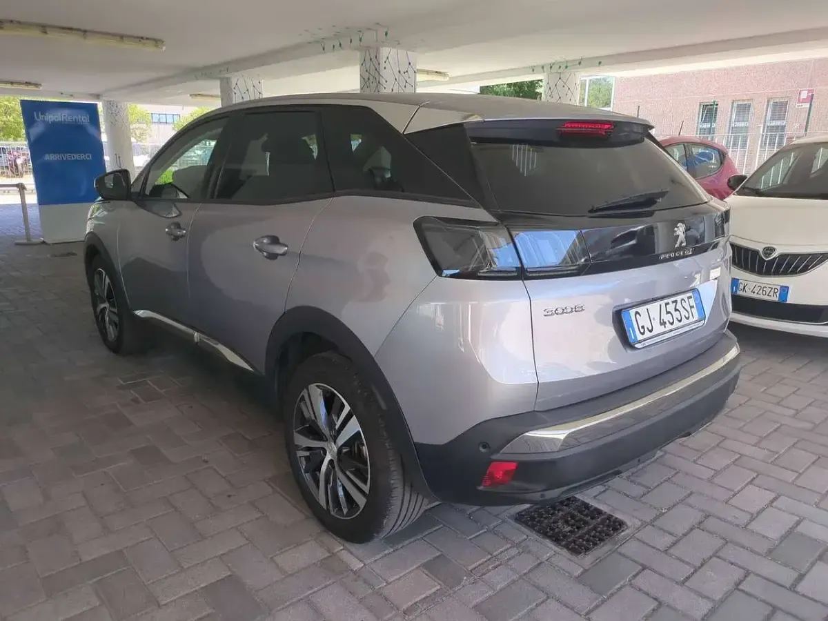 Usata Peugeot 3008 Allure 131 CV (96 kW) 2022 Grigio artense SUV