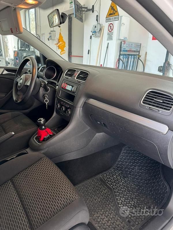 Usata VW Golf VII Comfortline 105 CV (77 kW) 2012 Bianco Berlina