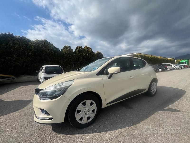 Usata Renault Clio IV Life 75 CV (55 kW) 2016 Grigio Berlina