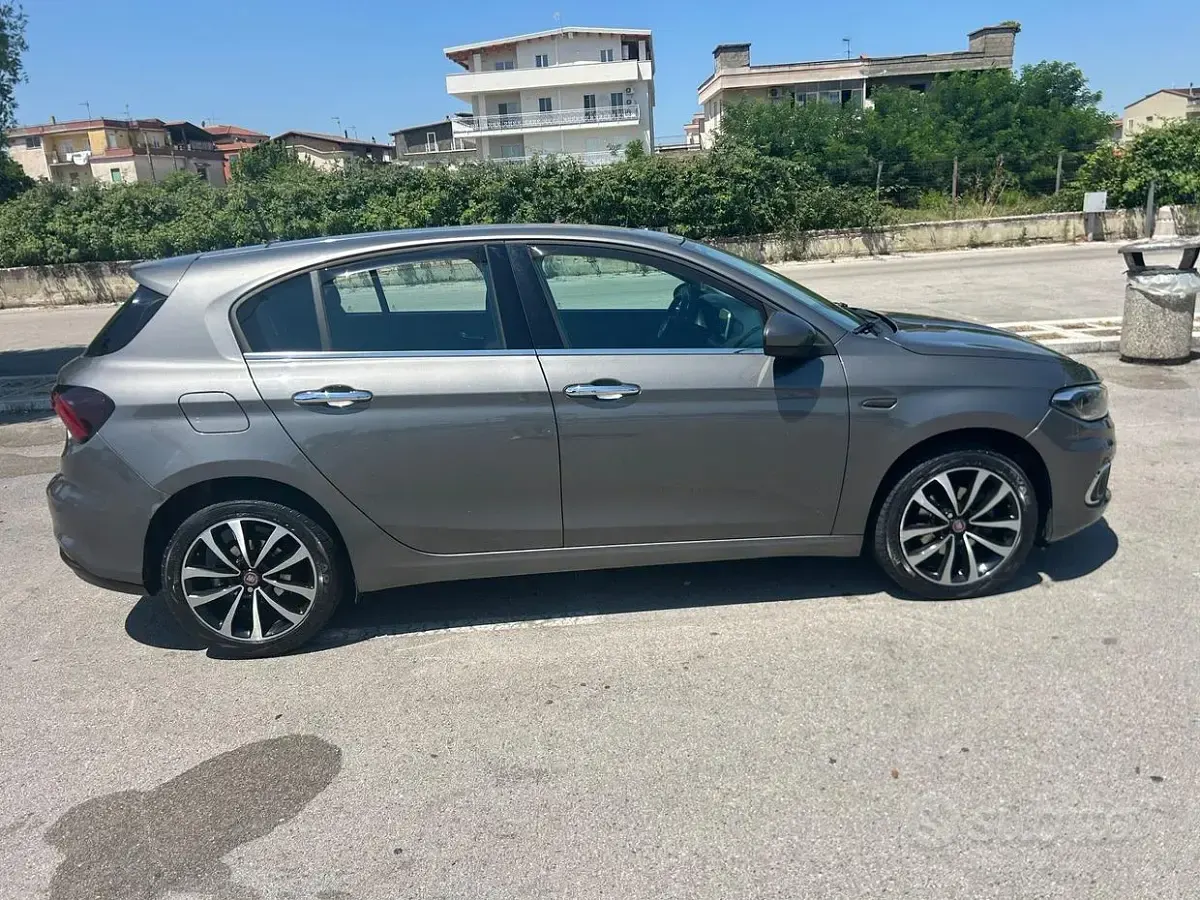 Usata Fiat Tipo Lounge 120 CV (88 kW) 2018 Grigio Berlina