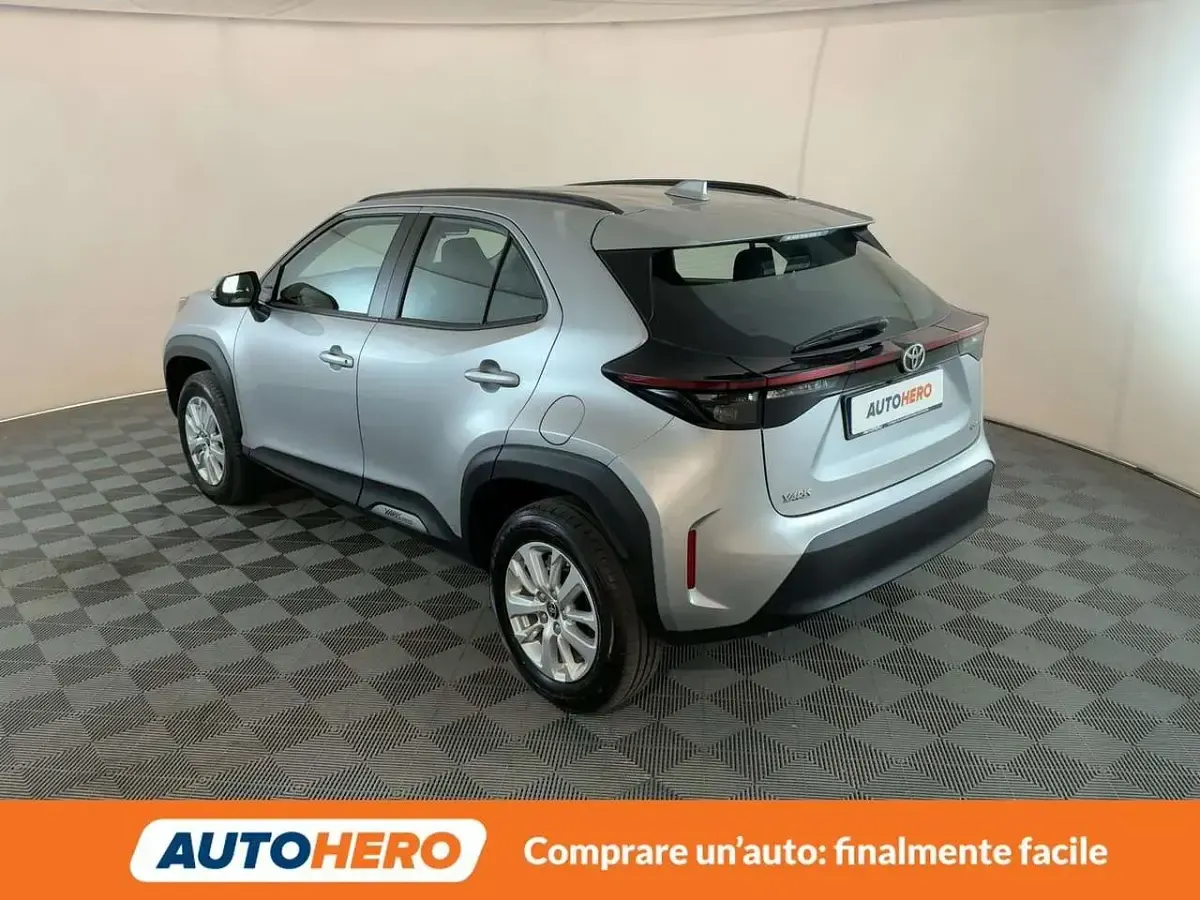 Usata Toyota Yaris Cross Active 92 CV (67 kW) 2025 Argento SUV