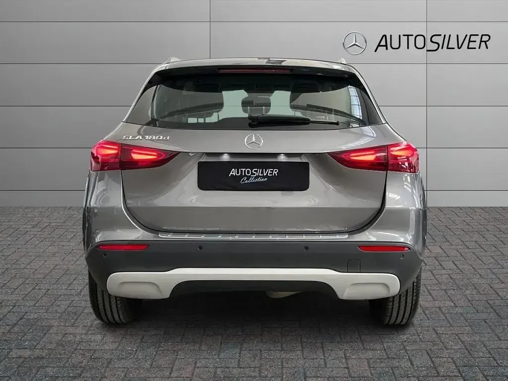 Begagnad Mercedes GLA180 Advanced 116 HK (85 kW) 2025 Grå SUV