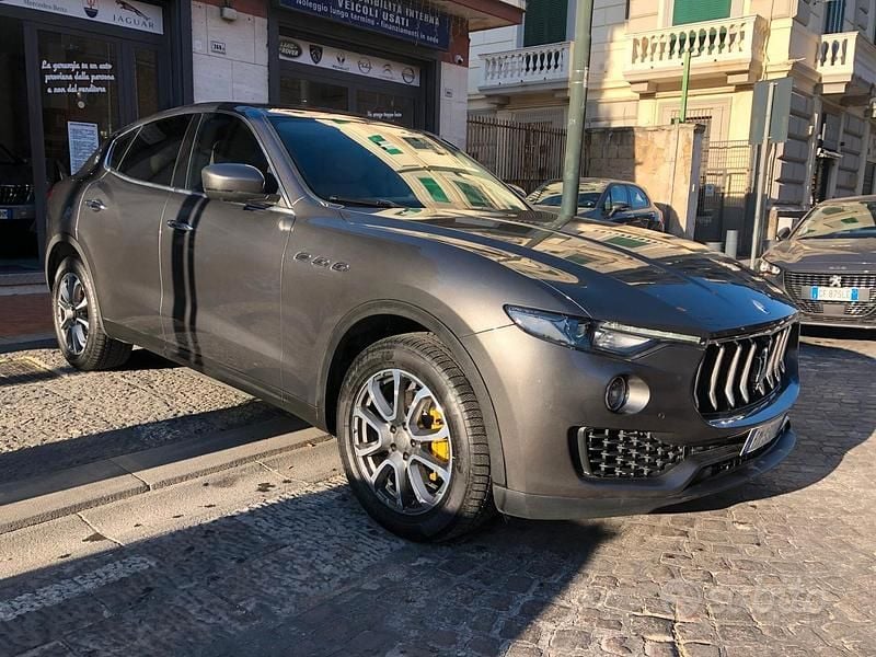 Usata Maserati Levante GranLusso 250 CV (183 kW) 2018 Grigio SUV