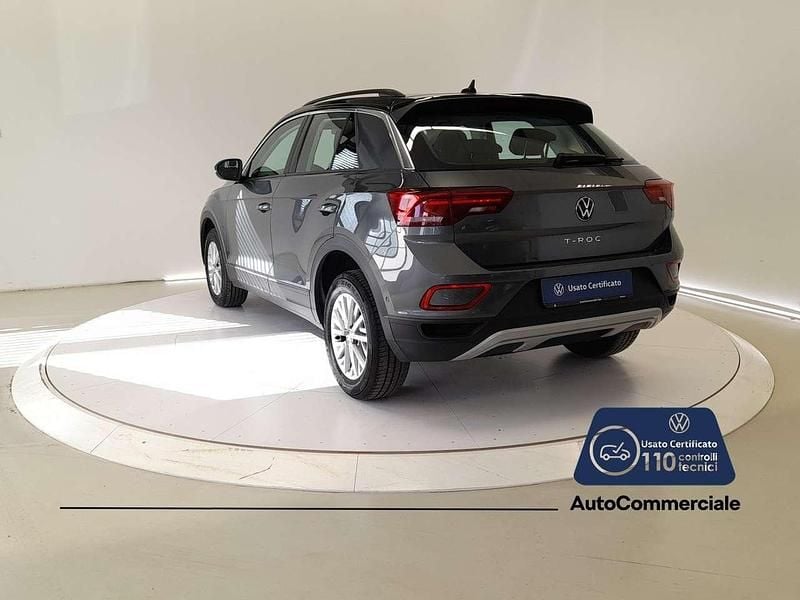 Usata VW T-Roc Life 116 CV (85 kW) 2024 Grigio scuro SUV