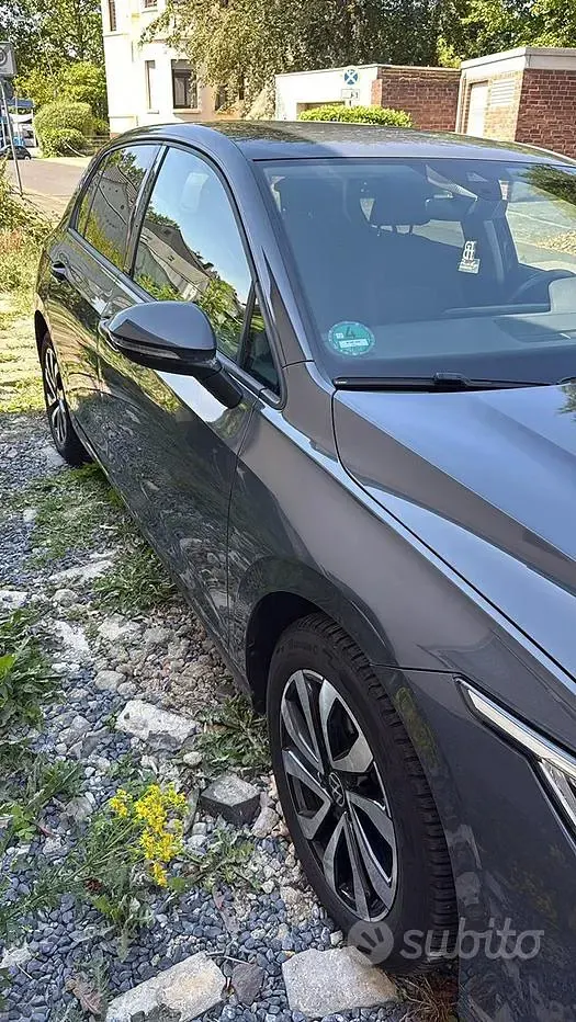 Usata VW Golf VIII 150 CV (110 kW) 2021 Grigio Utilitaria