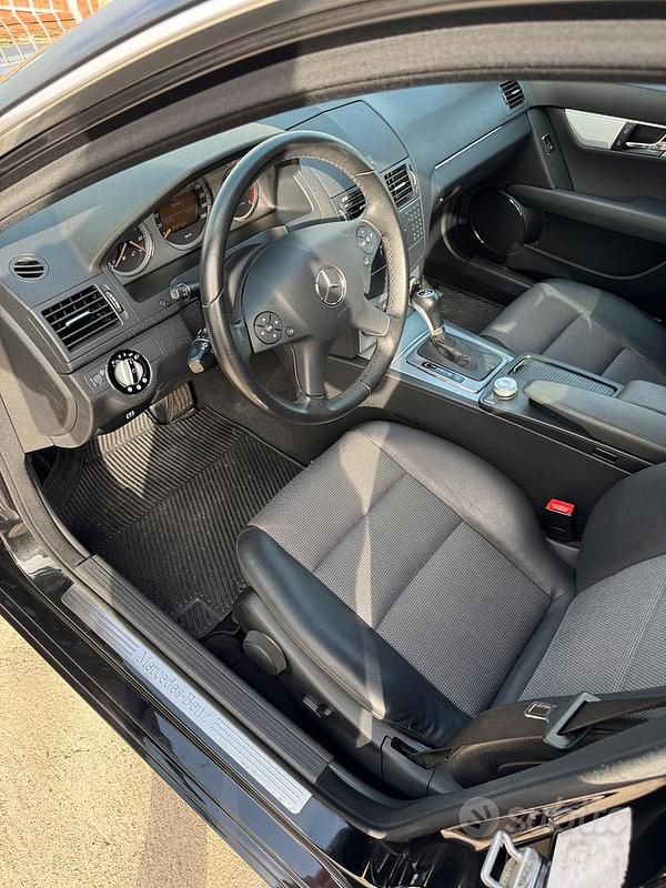 Usata Mercedes C220 Avantgarde 170 CV (125 kW) 2009 Nero Berlina