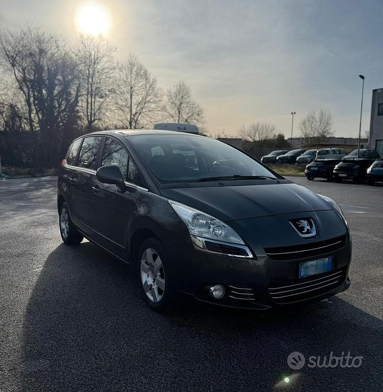 Usata Peugeot 5008 Business-Line 112 CV (82 kW) 2012 Grigio Monovolume