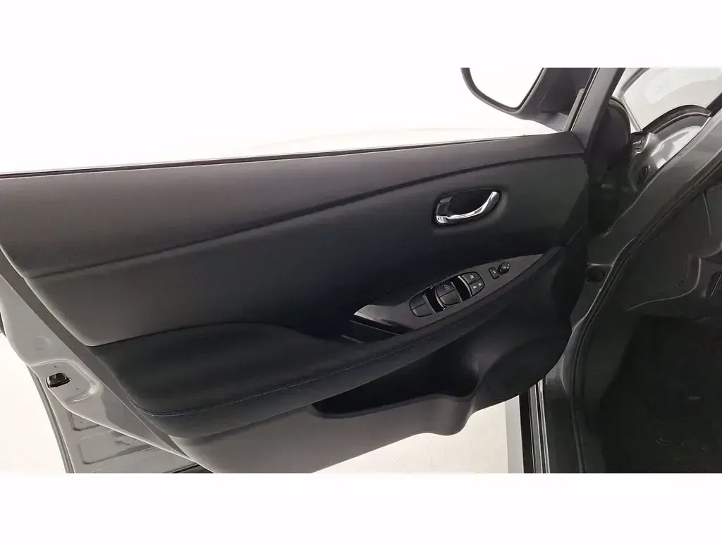 Usata Nissan Leaf N-Connecta 110 kW (150 CV) 2022 Dark metal grey Utilitaria