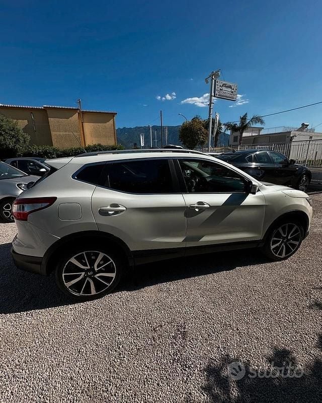 Usata Nissan Qashqai Tekna 131 CV (96 kW) 2015 Bianco SUV