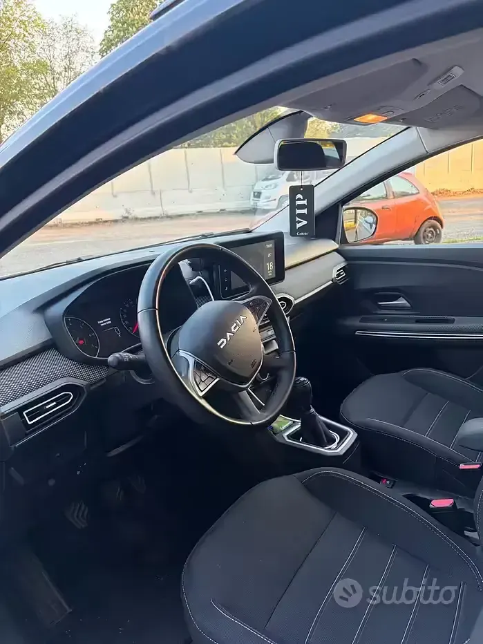 Usado Dacia Jogger Extreme 101 CV (74 kW) 2022 Negro Monovolumen