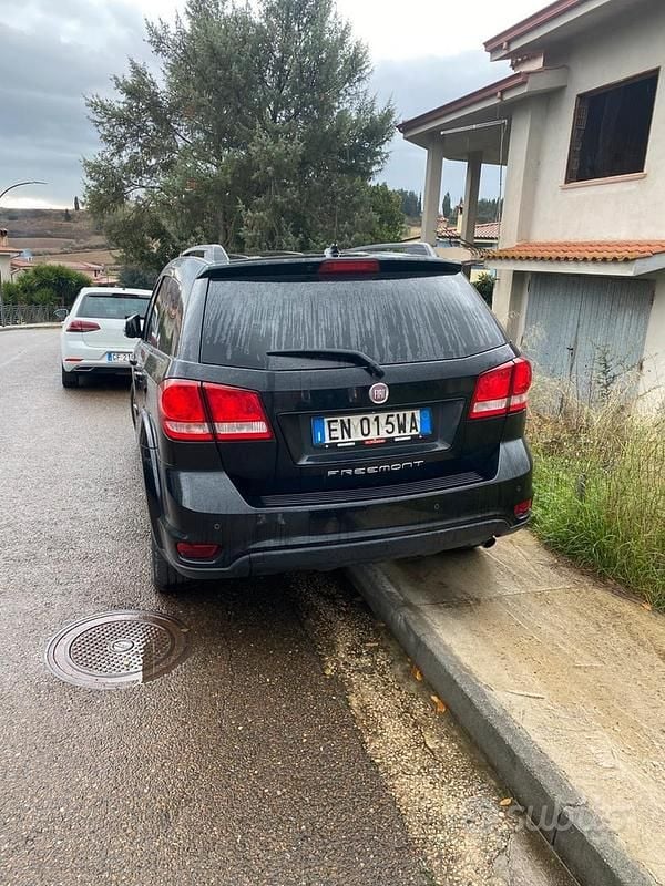 Nero Usata 2012 Fiat Freemont SUV | 8000 € (Molto cara) - Immagine 1/4