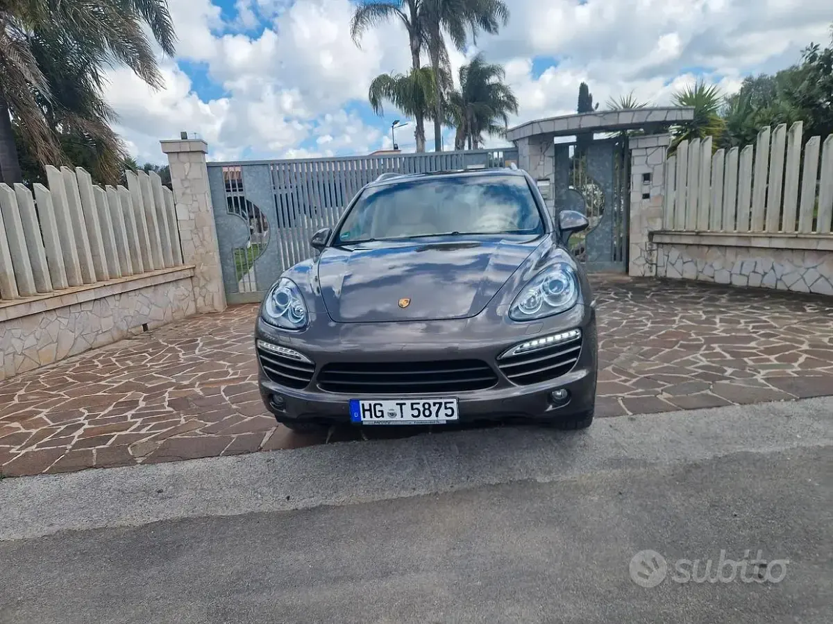 Usata Porsche Cayenne 245 CV (180 kW) 2012 Giallo SUV