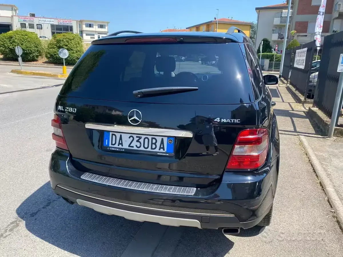 Usata Mercedes ML280 Chrome 190 CV (139 kW) 2006 Nero SUV