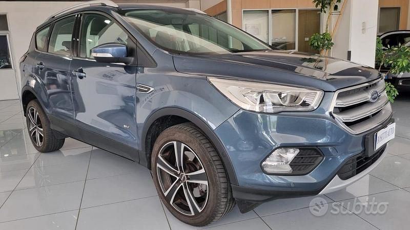 Usata Ford Kuga 150 CV (110 kW) 2018 Blu SUV