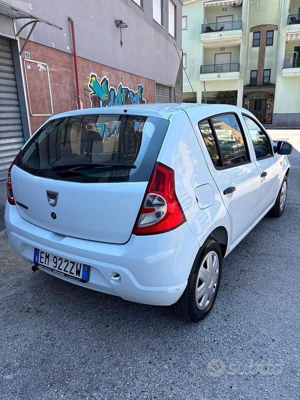 Usata Dacia Sandero 75 CV (55 kW) 2012 Bianco Berlina