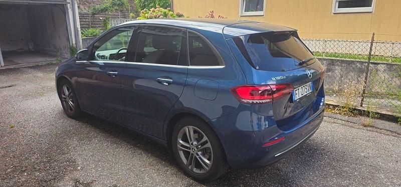Usata Mercedes B180 116 CV (85 kW) 2019 Blu/azzurro Monovolume