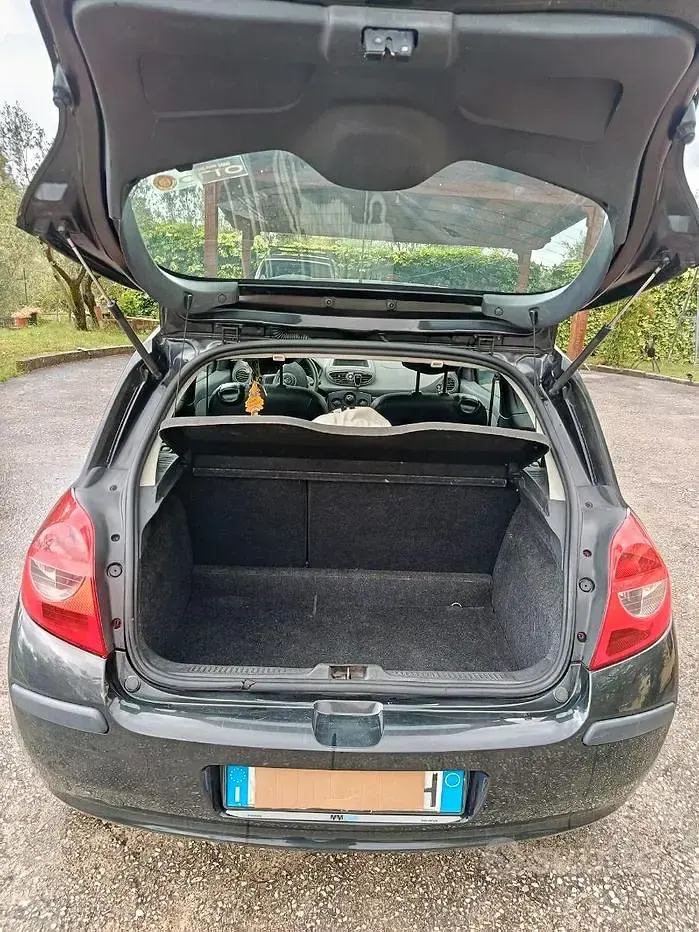 Usata Renault Clio 58 CV (42 kW) 2006 Nero Utilitaria