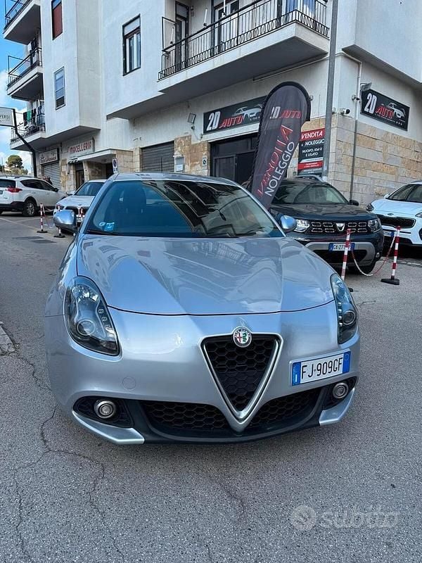 Usata Alfa Romeo Giulietta Distinctive 120 CV (88 kW) 2017 Grigio Utilitaria