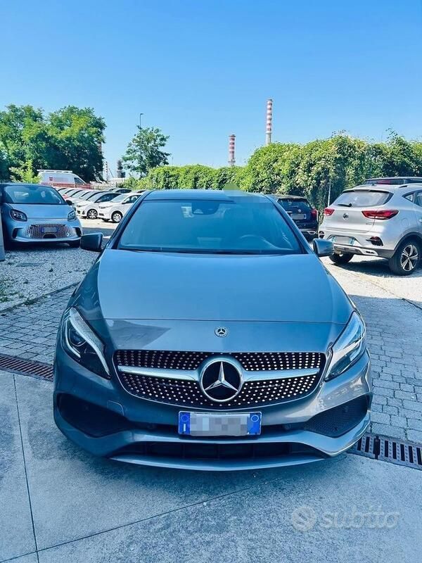 Marrone Usata 2017 Mercedes A180 Tre volumi | 14.000 € (Buon prezzo) - Immagine 1/4