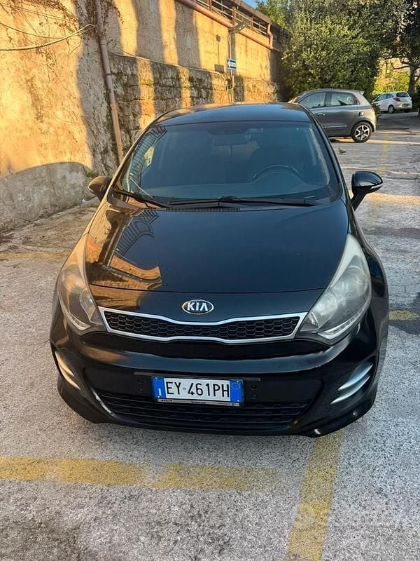 Usata Kia Rio 75 CV (55 kW) 2015 Nero Berlina