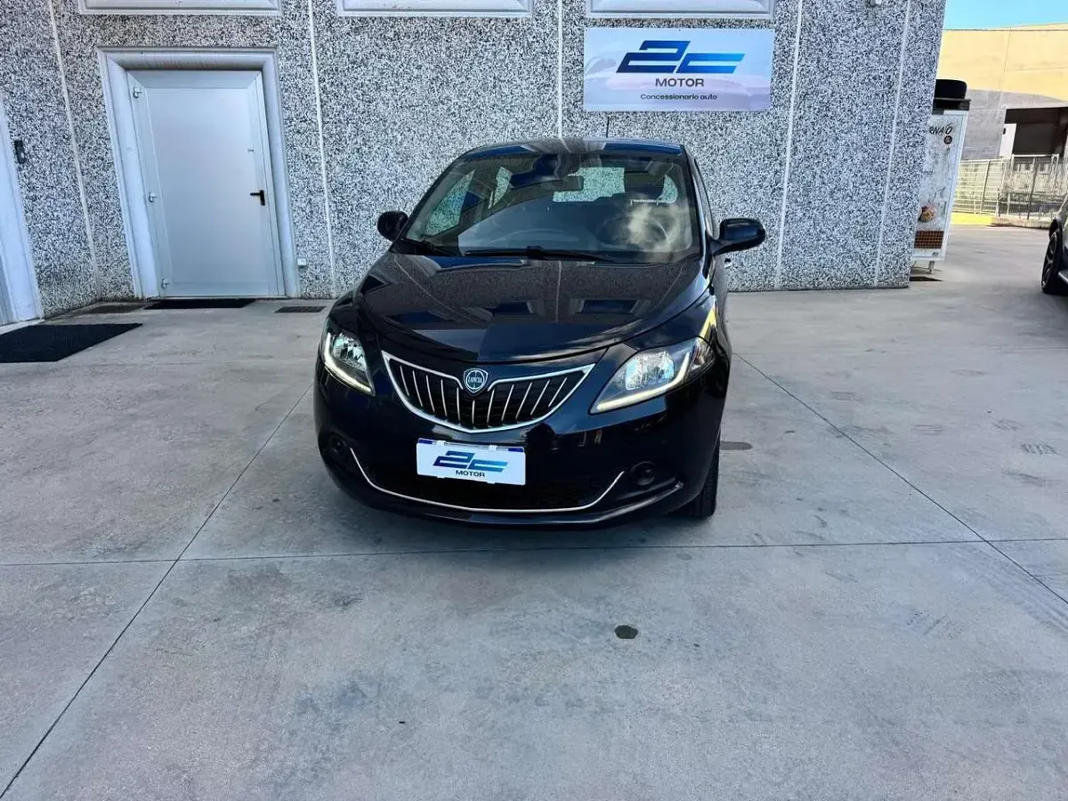Usata Lancia Ypsilon Silver 70 CV (51 kW) 2022 Nero Utilitaria