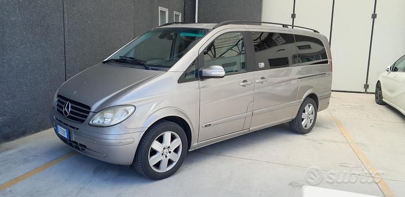 Grigio Usata 2009 Mercedes Viano Monovolume | 9999 € (Cara) - Immagine 1/4