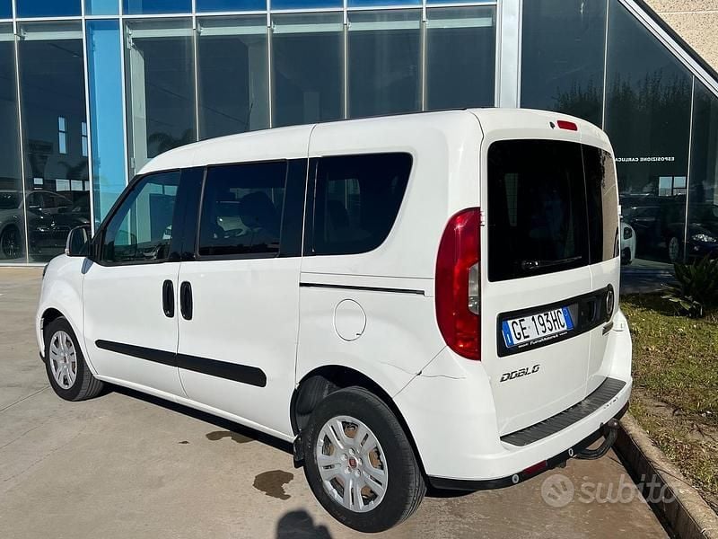 Usata Fiat Doblò Lounge 105 CV (77 kW) 2021 Bianco Monovolume