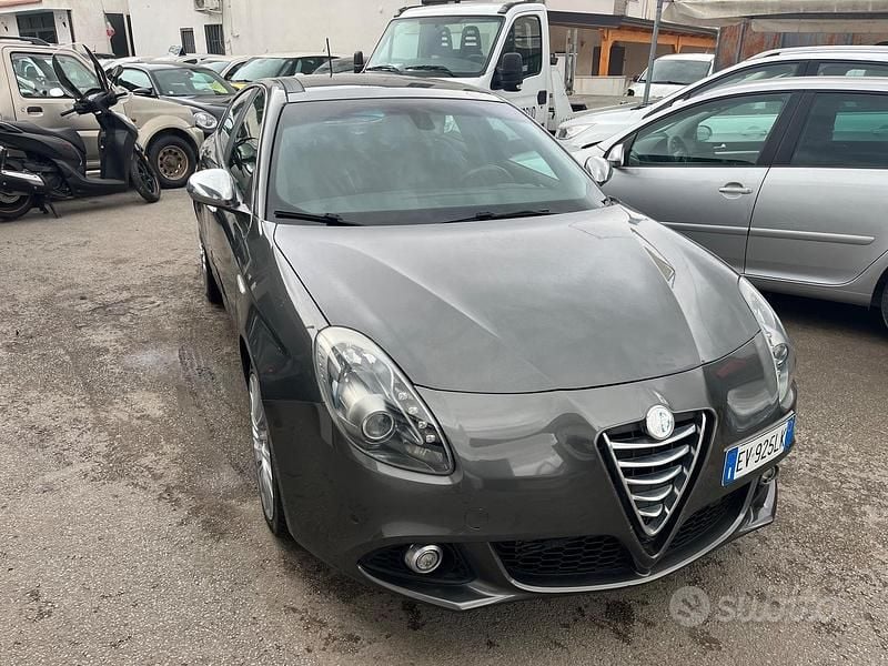Usata Alfa Romeo Giulietta Exclusive 175 CV (128 kW) 2014 Giallo Utilitaria