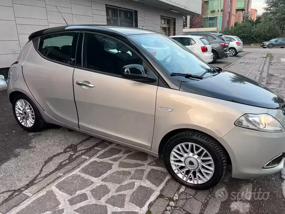Gebraucht Lancia Ypsilon 69 PS (50 kW) 2015 Kleinwagen