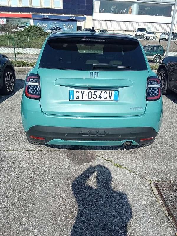 Usata Fiat 600 La Prima 101 CV (74 kW) 2025 Blu/azzurro SUV