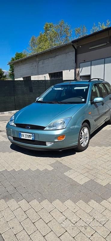 Usata Ford Focus Ghia 115 CV (84 kW) 2001 Grigio Berlina
