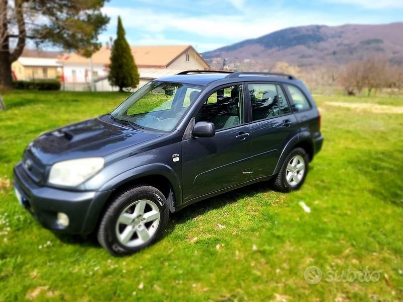 Grigio Usata 2005 Toyota RAV4 Sol SUV | 8500 € (Molto cara) - Immagine 1/4