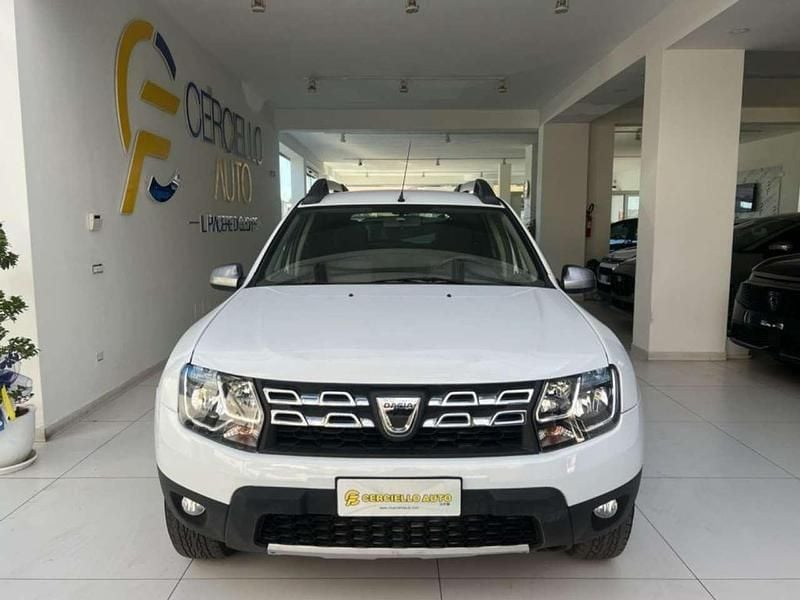 Bianco metallizzato Usata 2014 Dacia Duster Lauréate SUV | 8300 € (Buon prezzo) - Immagine 1/4