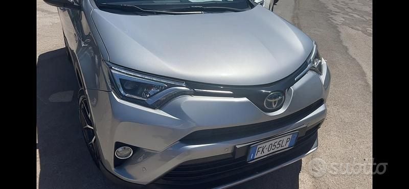 Usata Toyota RAV4 2017 Grigio SUV