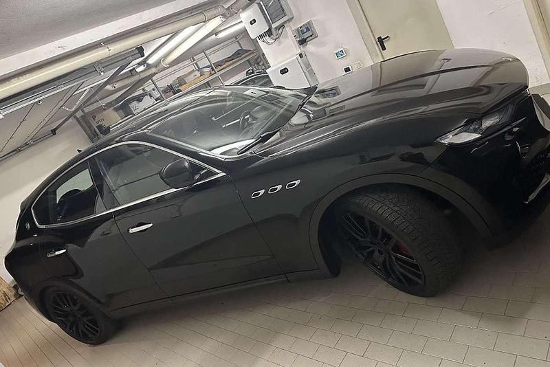 Usata Maserati Levante 349 CV (256 kW) 2018 Nero SUV