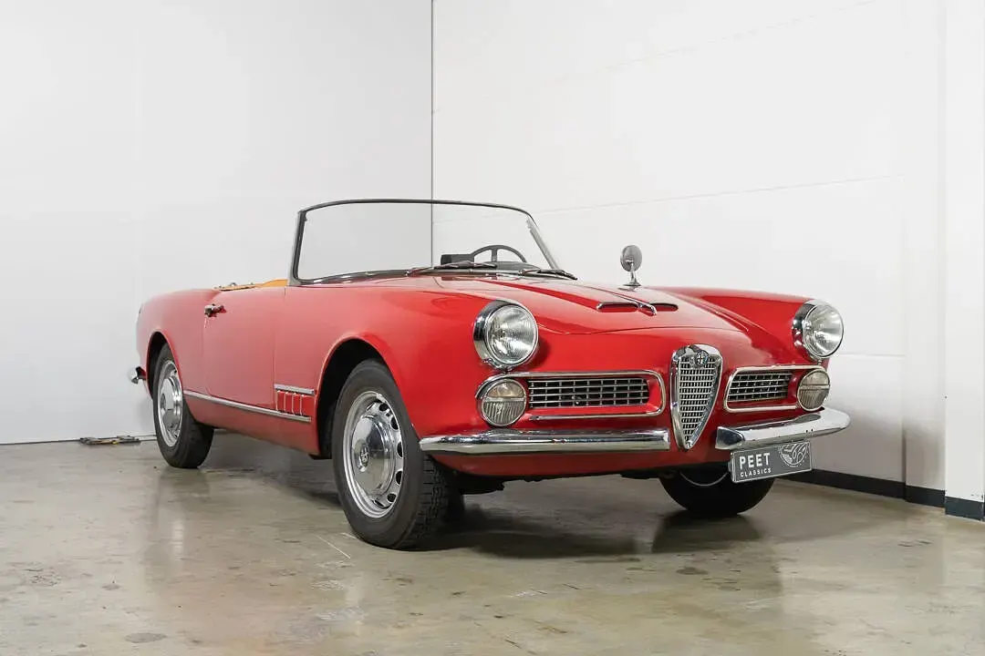 Usata Alfa Romeo 2000 115 CV (84 kW) 1961 Rosso Cabrio
