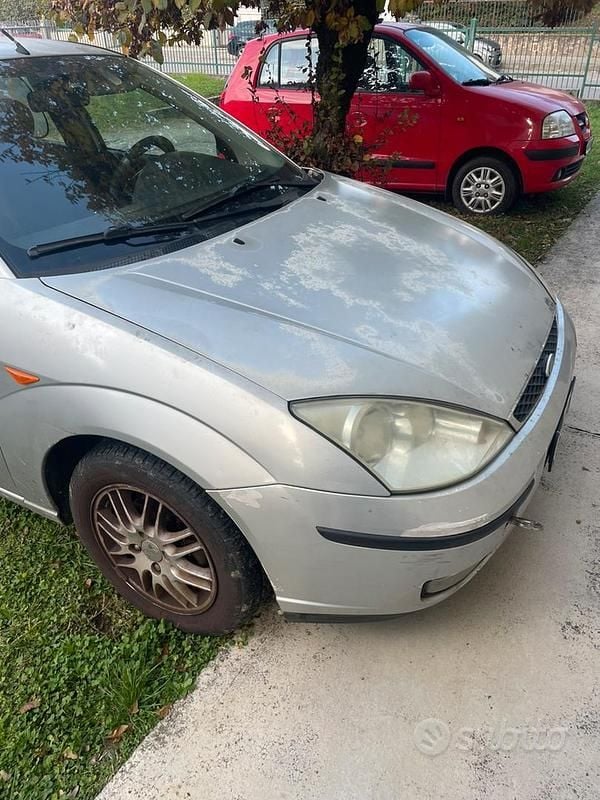 Usata 2002 Ford Focus Ghia Tre volumi | 500 € (Ottimo prezzo) - Immagine 1/4