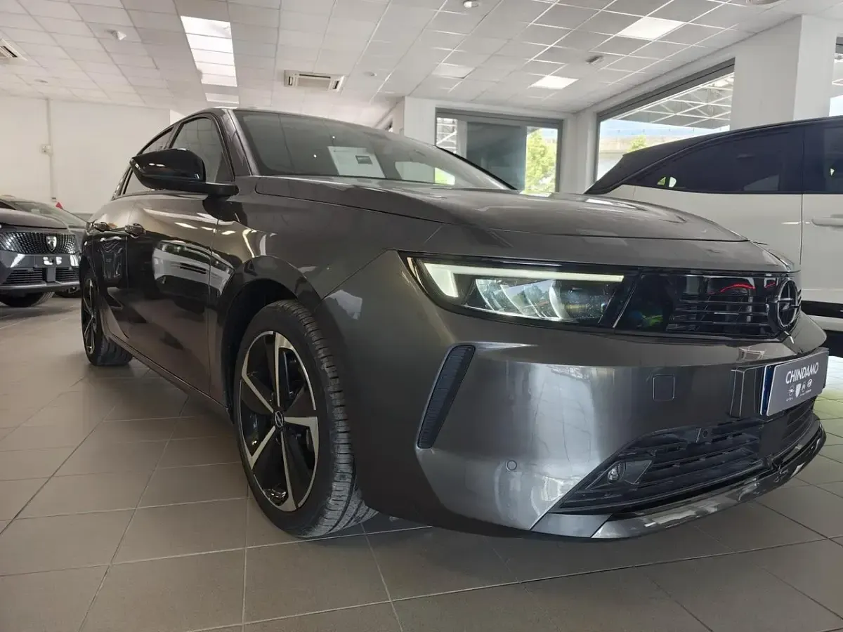 Usata Opel Astra Ultimate 149 CV (109 kW) 2024 Grigio Utilitaria