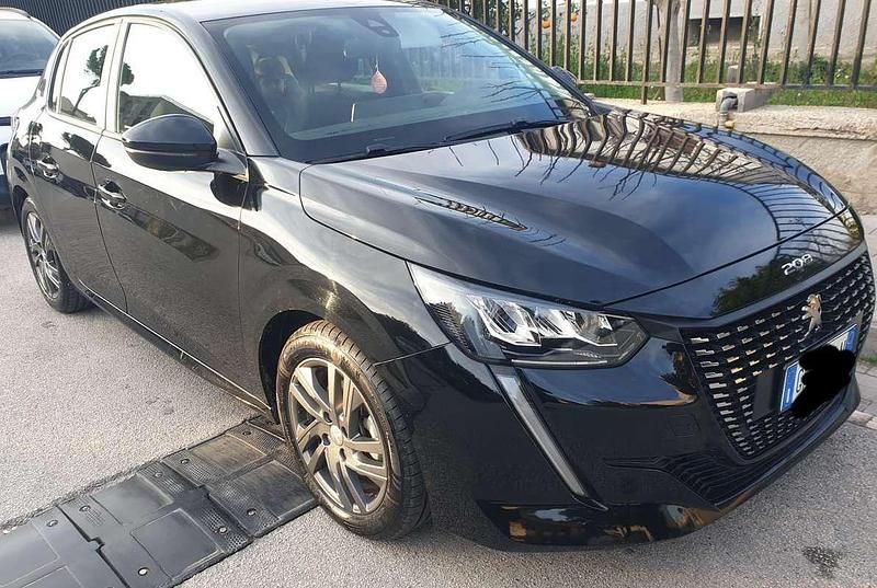 Usata Peugeot 208 Active 101 CV (74 kW) 2021 Nero Utilitaria