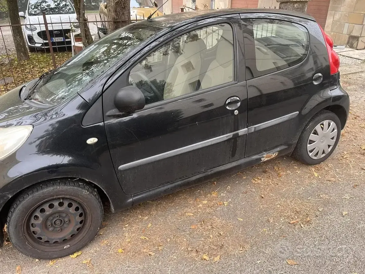 Usata Peugeot 107 68 CV (50 kW) 2006 Nero Utilitaria