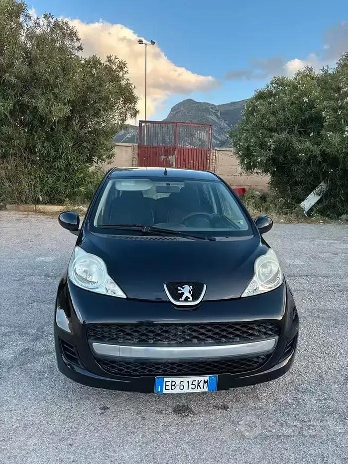 Usata Peugeot 107 68 CV (50 kW) 2010 Nero Utilitaria