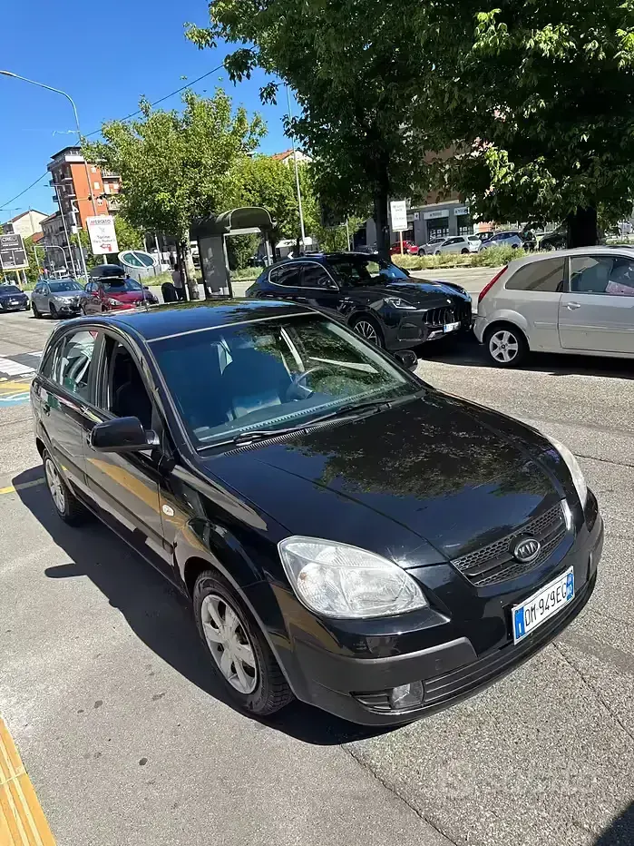 Usata Kia Rio 97 CV (71 kW) 2008 Nero Berlina