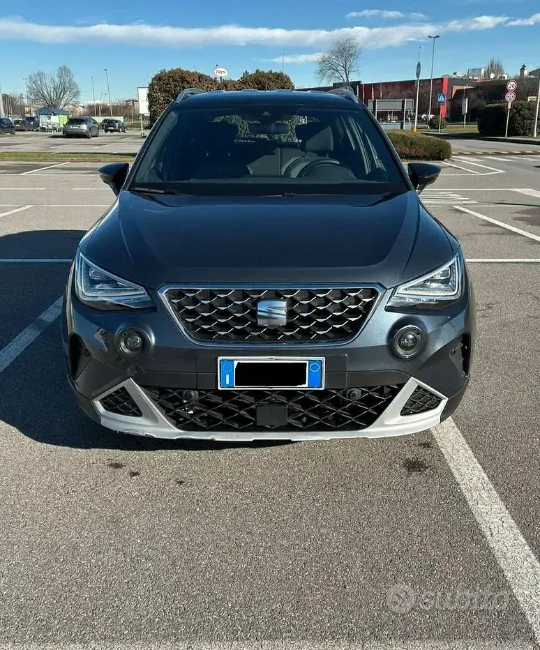 Usata Seat Arona Xperience 110 CV (80 kW) 2023 Grigio SUV