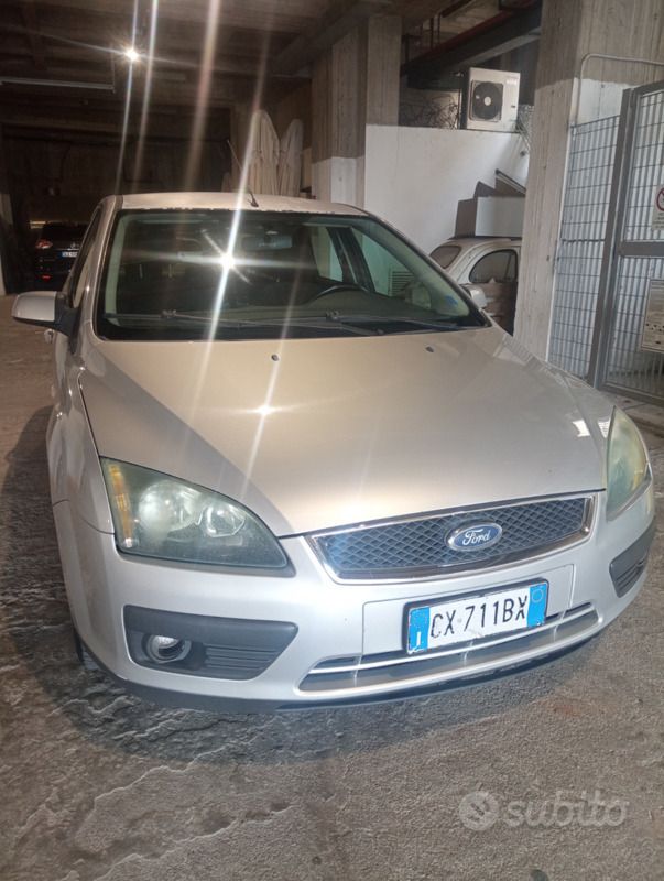 Usata Ford Focus 115 CV (84 kW) 2005 Grigio Berlina