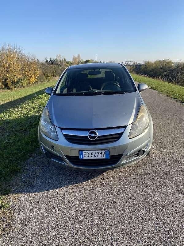 Usata Opel Corsa Enjoy 90 CV (66 kW) 2010 Berlina