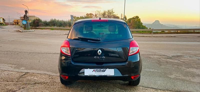 Usata Renault Clio II 75 CV (55 kW) 2011 Nero Berlina