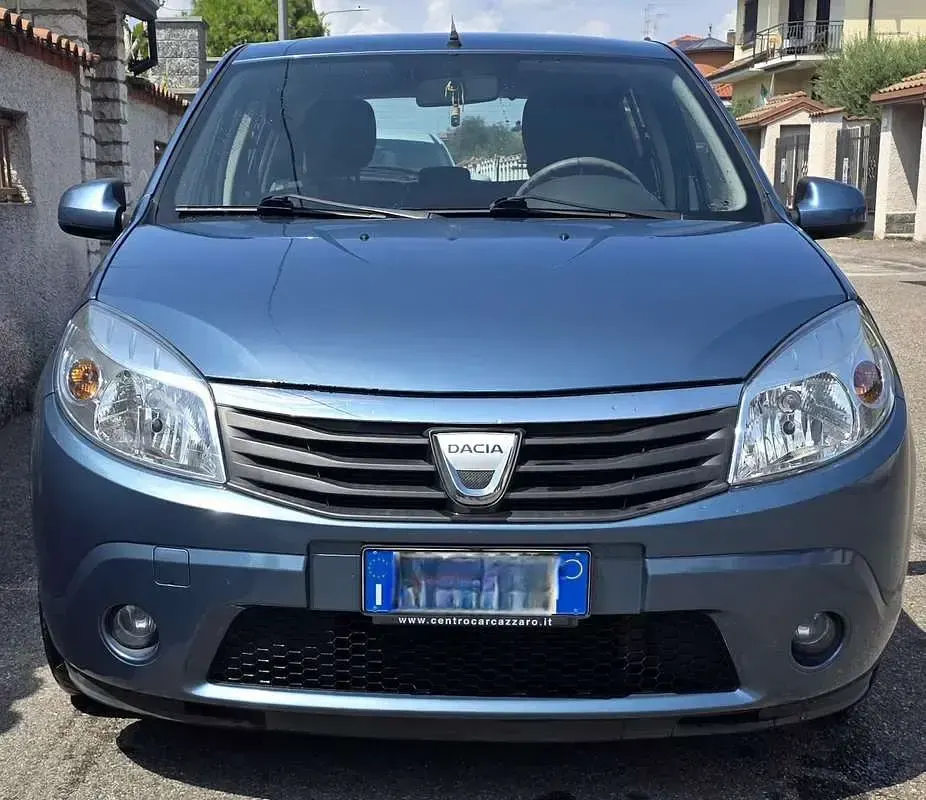 Usata Dacia Sandero Lauréate 75 CV (55 kW) 2011 Berlina