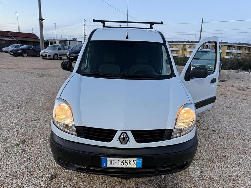 Usata Renault Kangoo 67 CV (49 kW) 2007 Bianco Monovolume