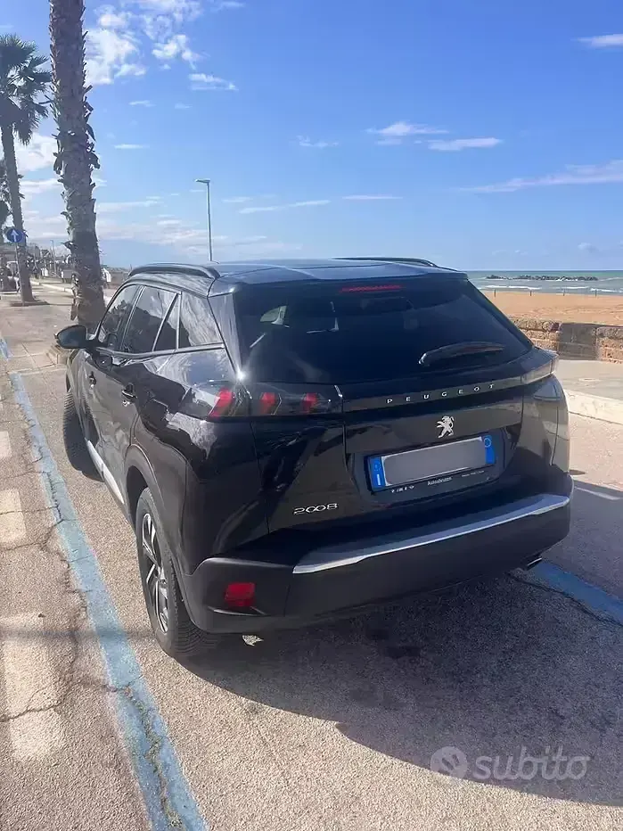Usata Peugeot 2008 Allure 131 CV (96 kW) 2022 Nero SUV